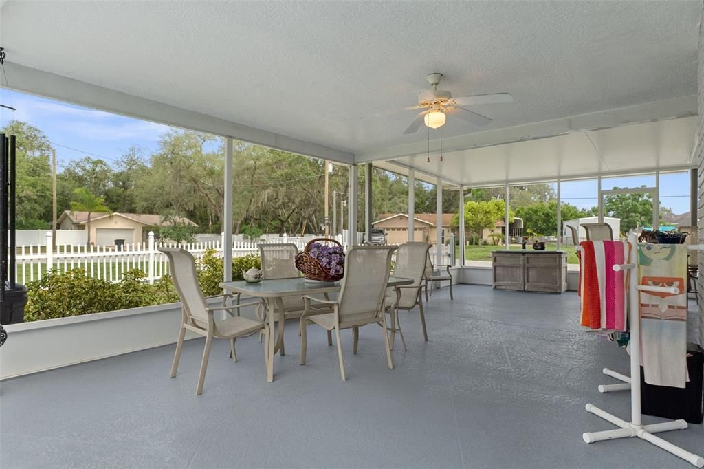 For Sale: $334,900 (2 beds, 2 baths, 1352 Square Feet)