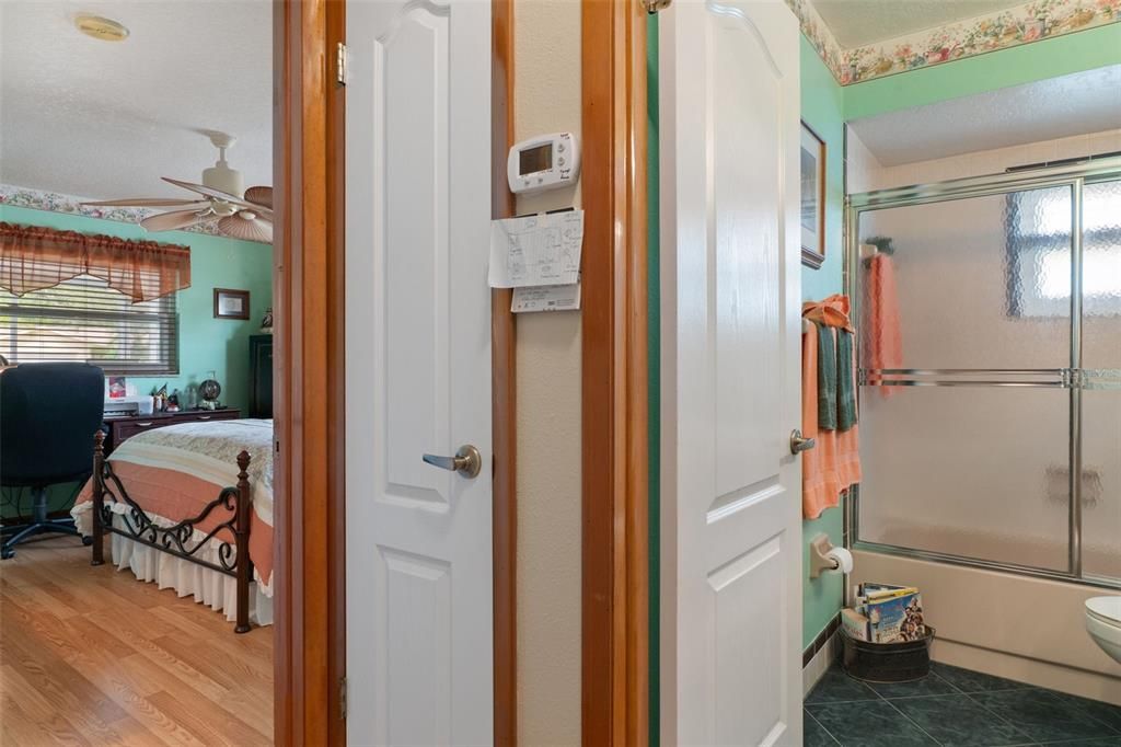 For Sale: $334,900 (2 beds, 2 baths, 1352 Square Feet)