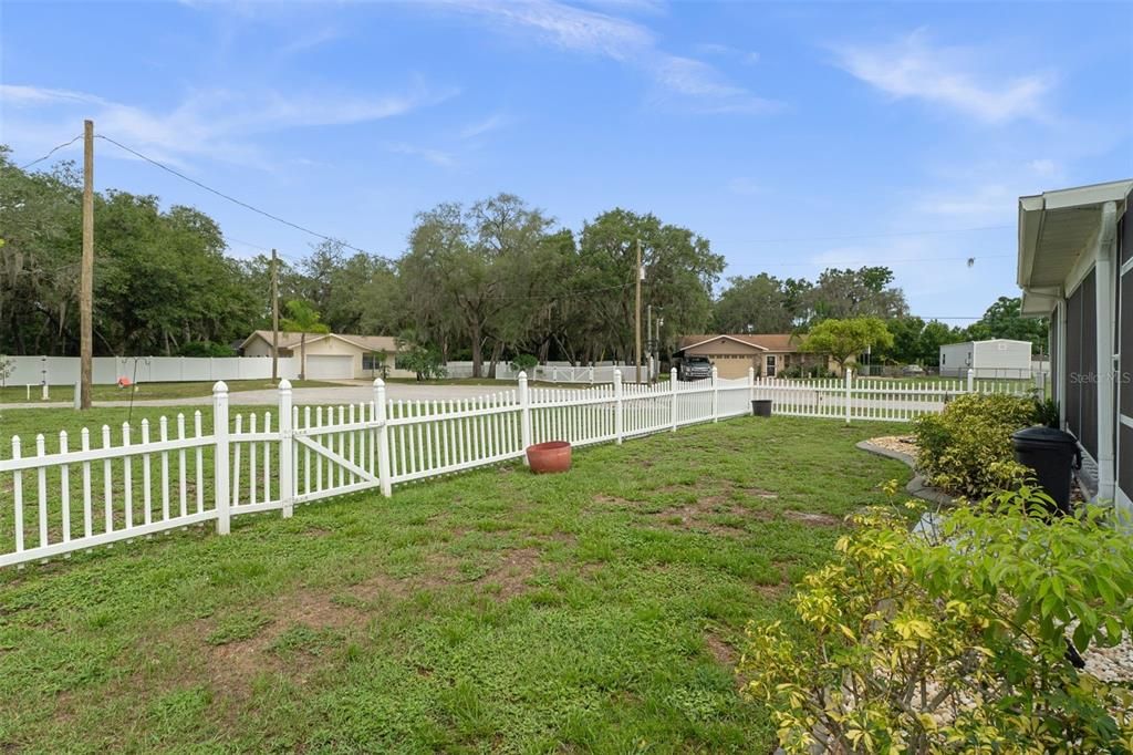 For Sale: $334,900 (2 beds, 2 baths, 1352 Square Feet)