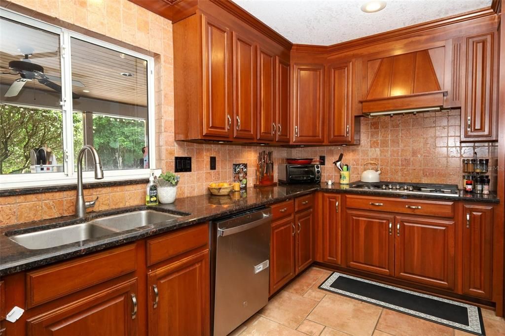 На продажу: $820,000 (4 спален, 2 ванн, 3415 Квадратных фут)