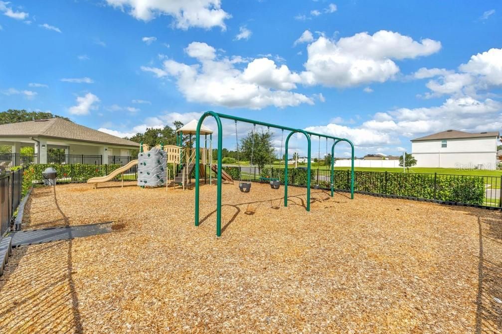 For Sale: $299,000 (3 beds, 2 baths, 1605 Square Feet)