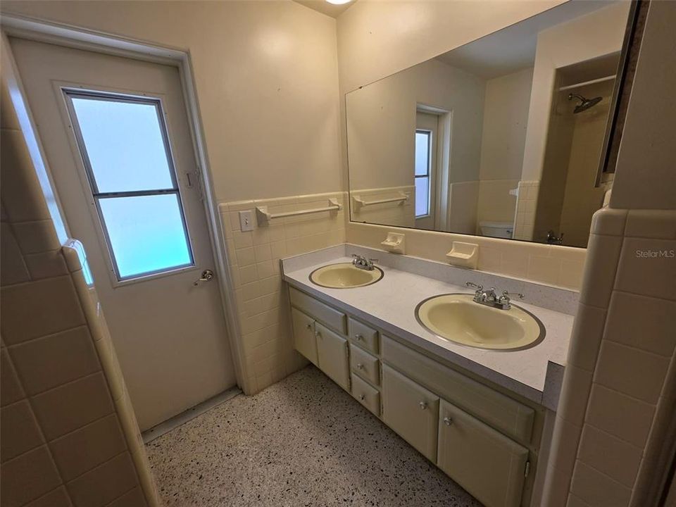 В аренду: $2,620 (5 спален, 3 ванн, 2451 Квадратных фут)