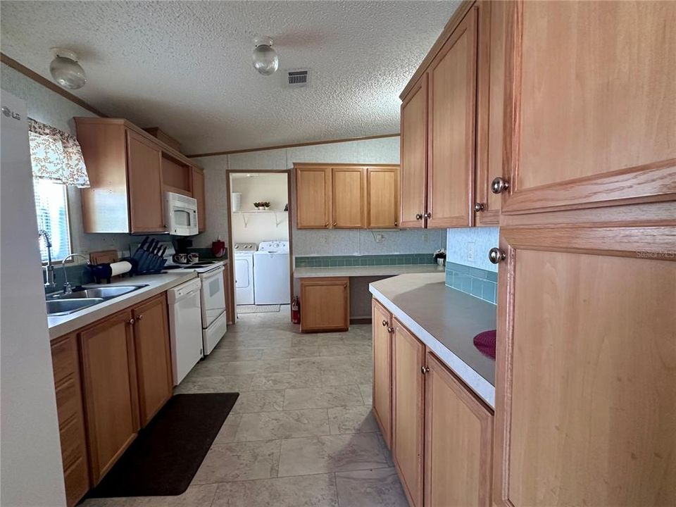 For Sale: $240,000 (3 beds, 2 baths, 1485 Square Feet)