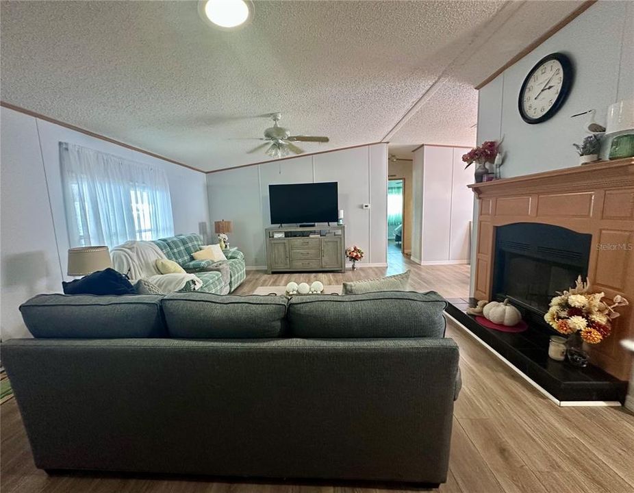 For Sale: $240,000 (3 beds, 2 baths, 1485 Square Feet)