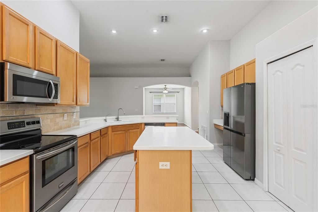 For Rent: $2,895 (4 beds, 3 baths, 2162 Square Feet)