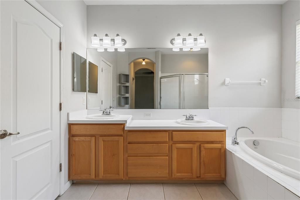 For Rent: $2,895 (4 beds, 3 baths, 2162 Square Feet)