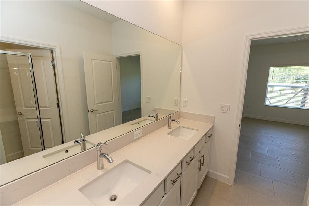 En Venta: $352,597 (4 camas, 3 baños, 1933 Pies cuadrados)