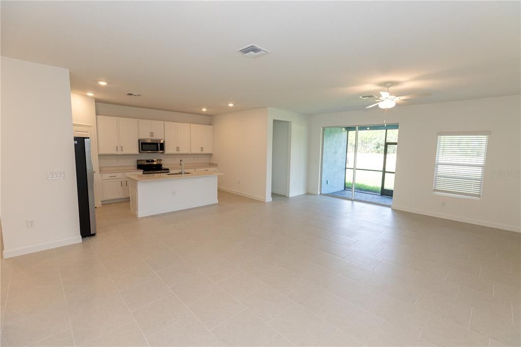 En Venta: $352,597 (4 camas, 3 baños, 1933 Pies cuadrados)
