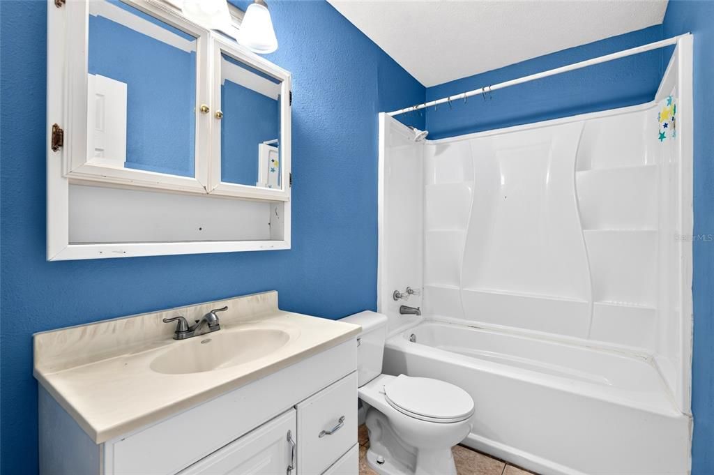 На продажу: $219,900 (3 спален, 2 ванн, 1375 Квадратных фут)