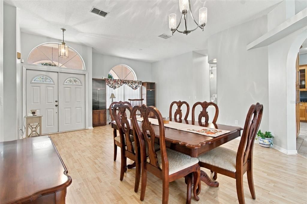 En Venta: $660,000 (4 camas, 3 baños, 2258 Pies cuadrados)
