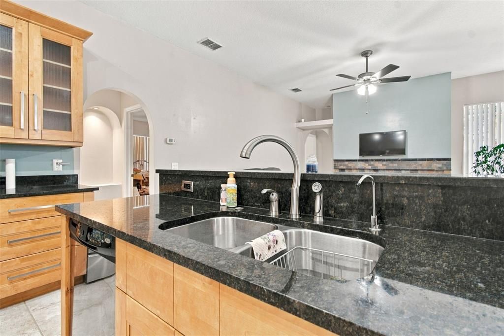 En Venta: $660,000 (4 camas, 3 baños, 2258 Pies cuadrados)