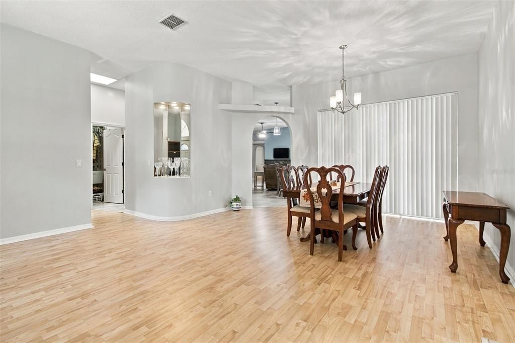 En Venta: $660,000 (4 camas, 3 baños, 2258 Pies cuadrados)