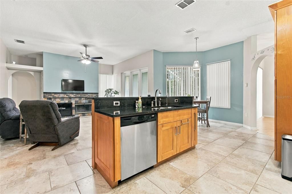 En Venta: $660,000 (4 camas, 3 baños, 2258 Pies cuadrados)