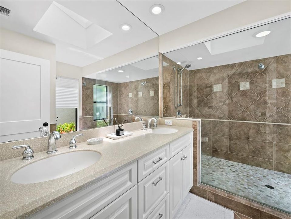 En Venta: $1,495,000 (3 camas, 2 baños, 2204 Pies cuadrados)