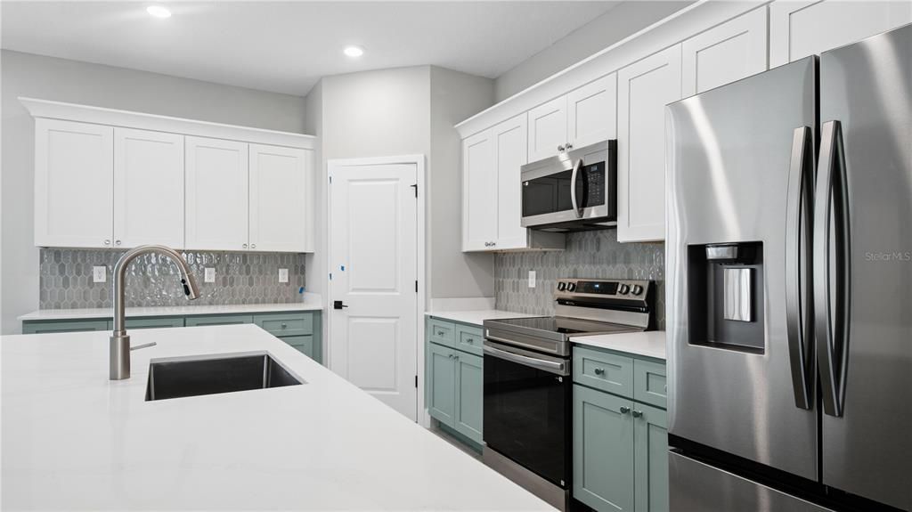 For Sale: $402,900 (4 beds, 3 baths, 2332 Square Feet)