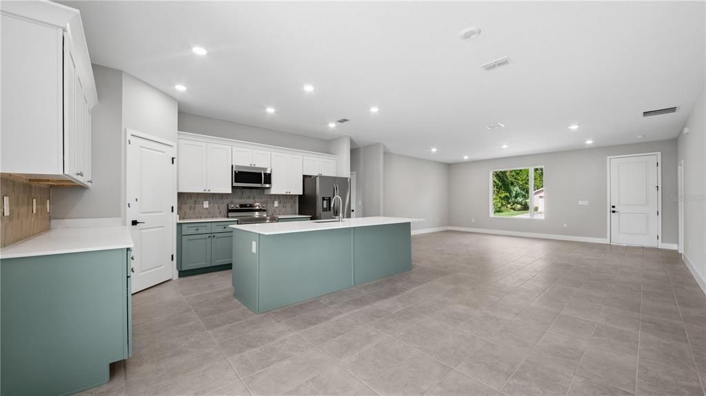 For Sale: $402,900 (4 beds, 3 baths, 2332 Square Feet)