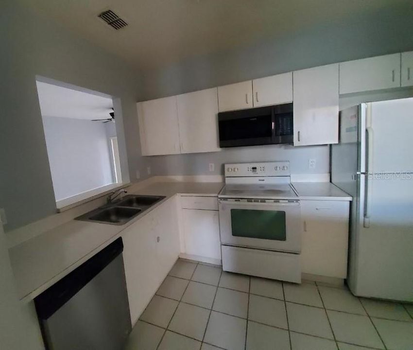 For Rent: $1,600 (3 beds, 2 baths, 1200 Square Feet)