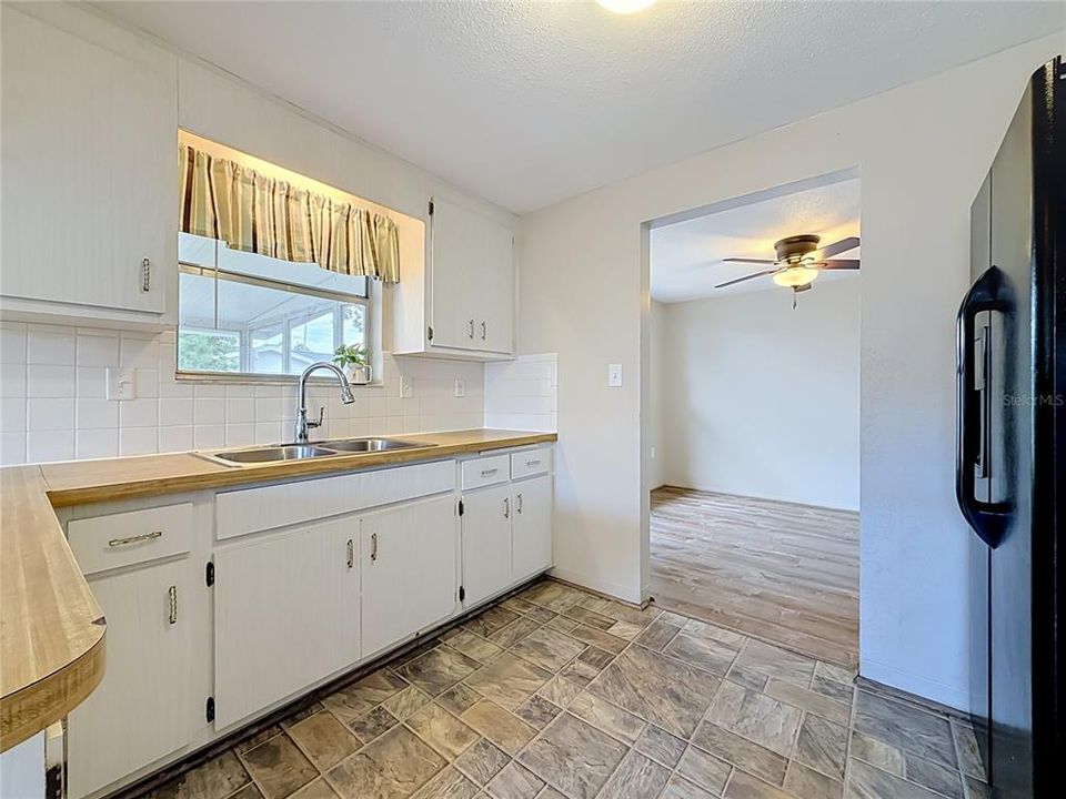 For Sale: $219,900 (3 beds, 2 baths, 1308 Square Feet)