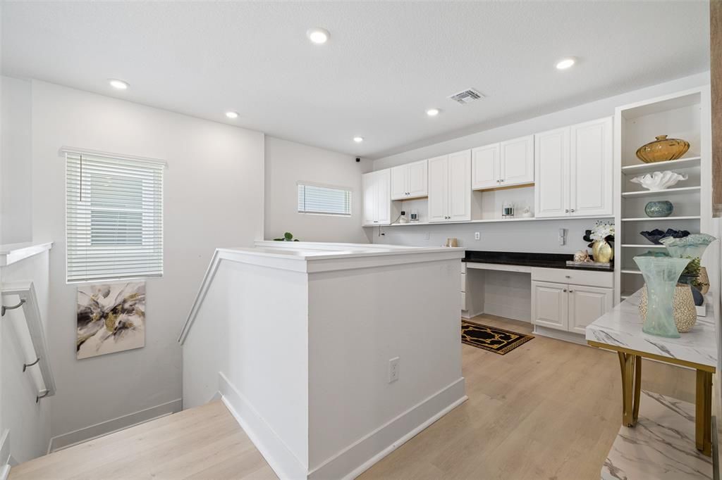 En Venta: $899,000 (4 camas, 3 baños, 3042 Pies cuadrados)