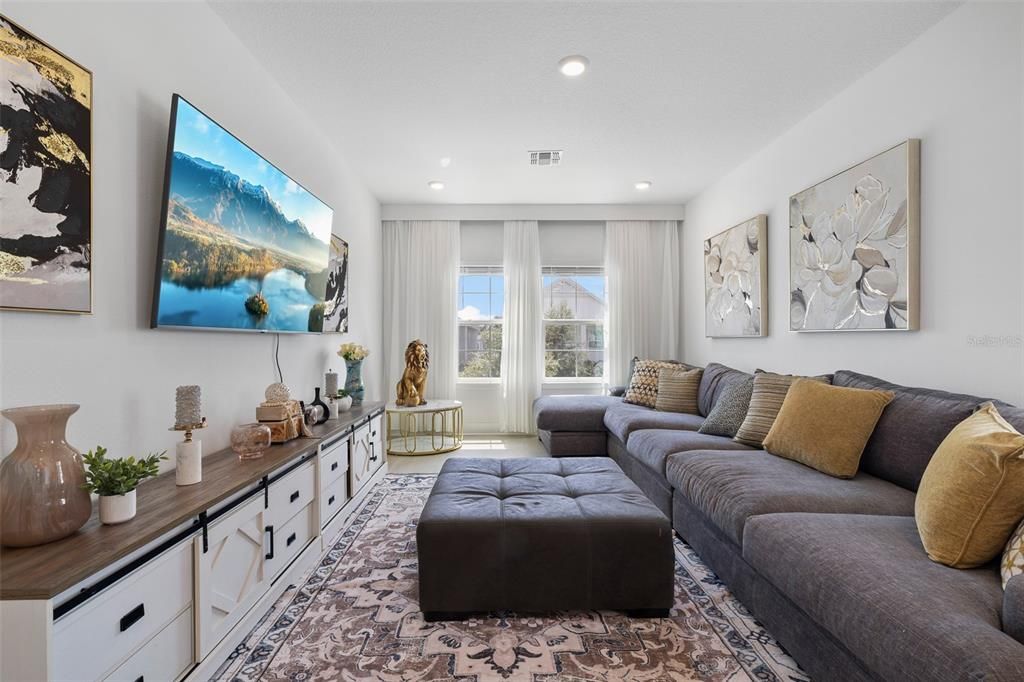 En Venta: $899,000 (4 camas, 3 baños, 3042 Pies cuadrados)