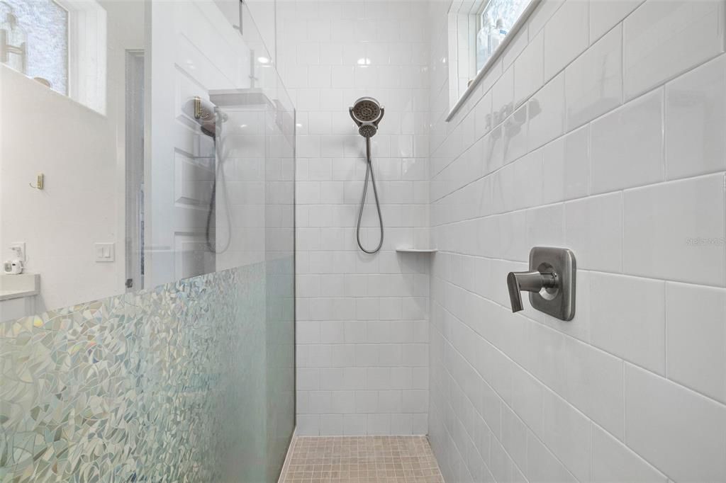 En Venta: $899,000 (4 camas, 3 baños, 3042 Pies cuadrados)