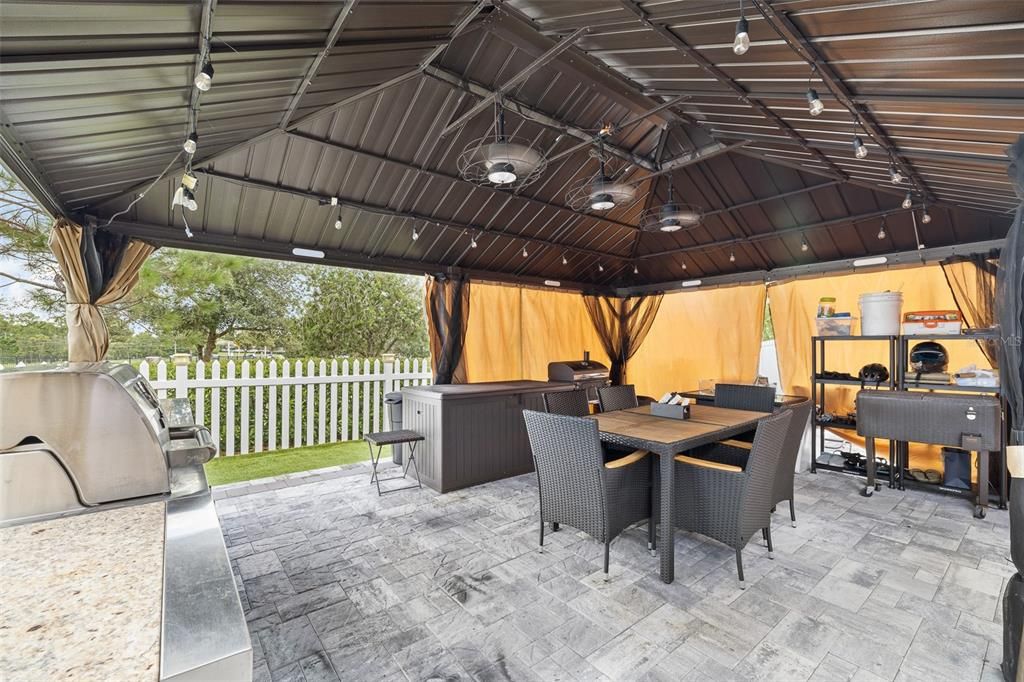 En Venta: $899,000 (4 camas, 3 baños, 3042 Pies cuadrados)
