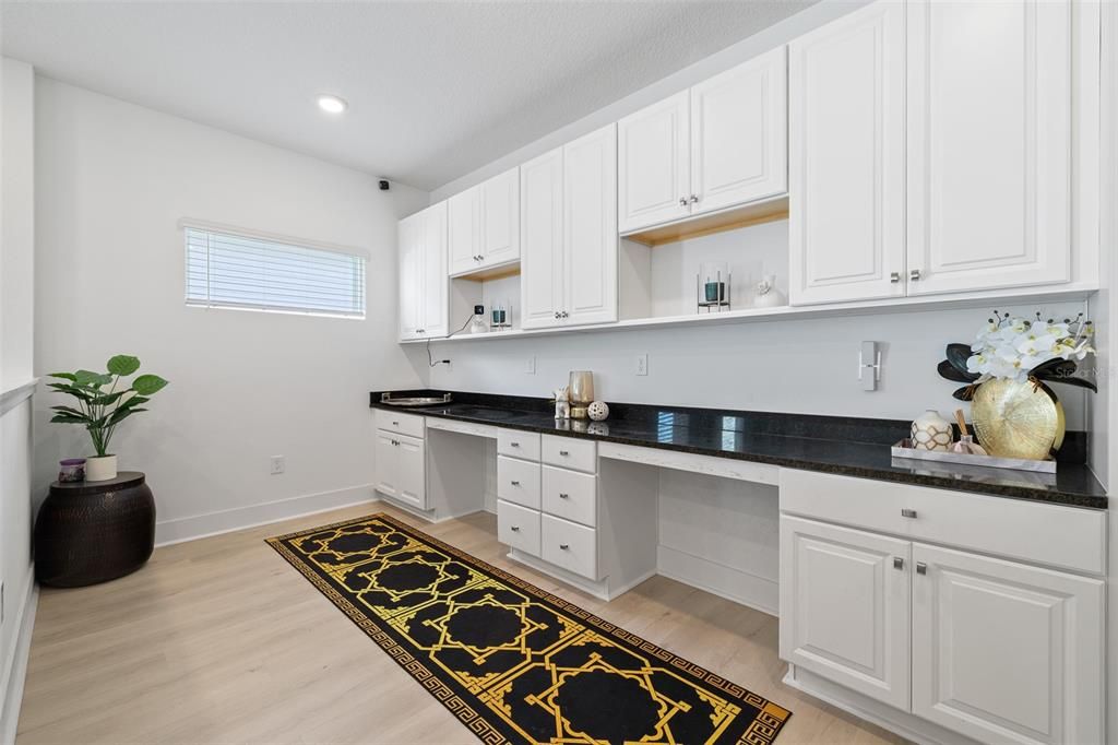 En Venta: $899,000 (4 camas, 3 baños, 3042 Pies cuadrados)