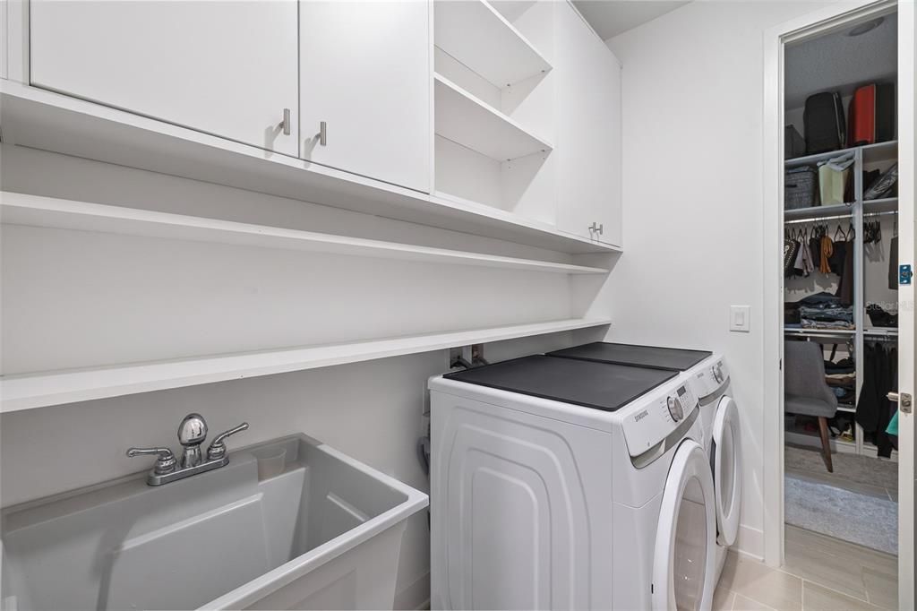 En Venta: $899,000 (4 camas, 3 baños, 3042 Pies cuadrados)