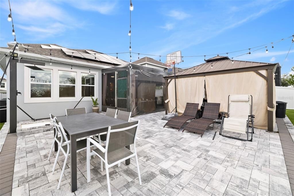 En Venta: $899,000 (4 camas, 3 baños, 3042 Pies cuadrados)