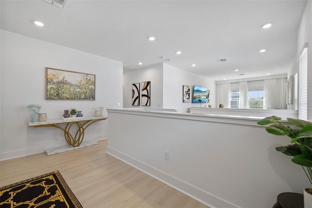 En Venta: $899,000 (4 camas, 3 baños, 3042 Pies cuadrados)