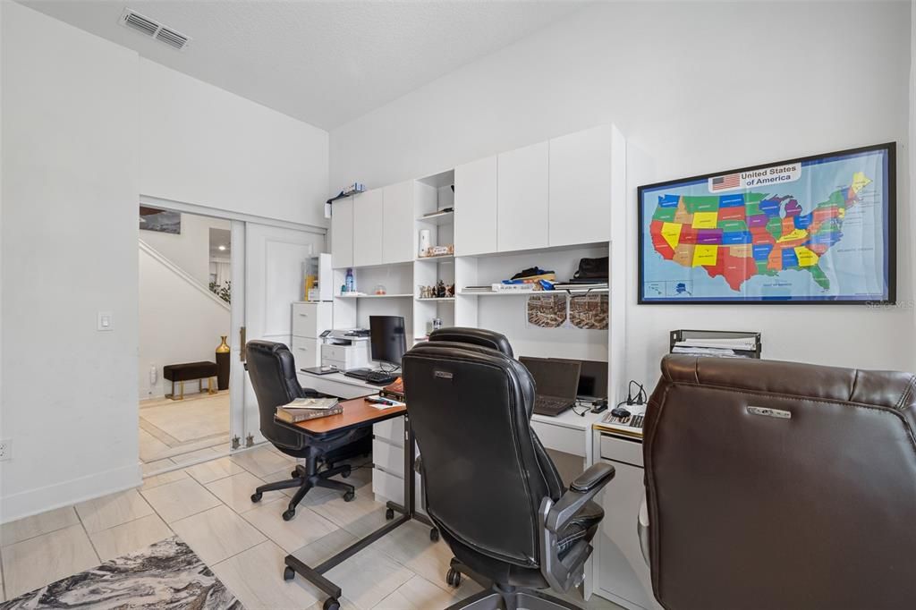 En Venta: $899,000 (4 camas, 3 baños, 3042 Pies cuadrados)