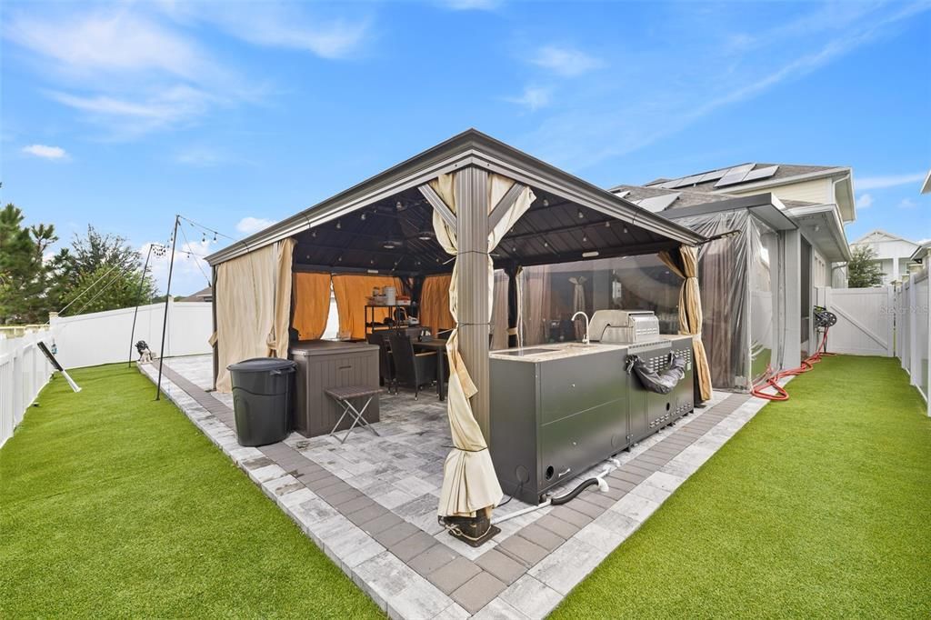 En Venta: $899,000 (4 camas, 3 baños, 3042 Pies cuadrados)