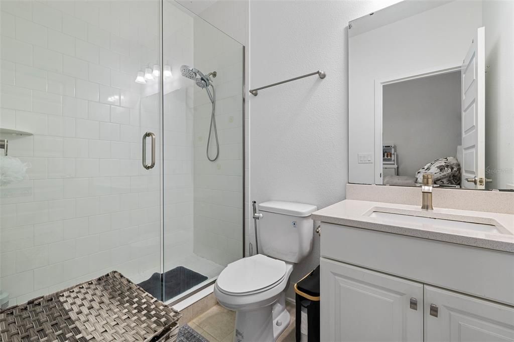 En Venta: $899,000 (4 camas, 3 baños, 3042 Pies cuadrados)