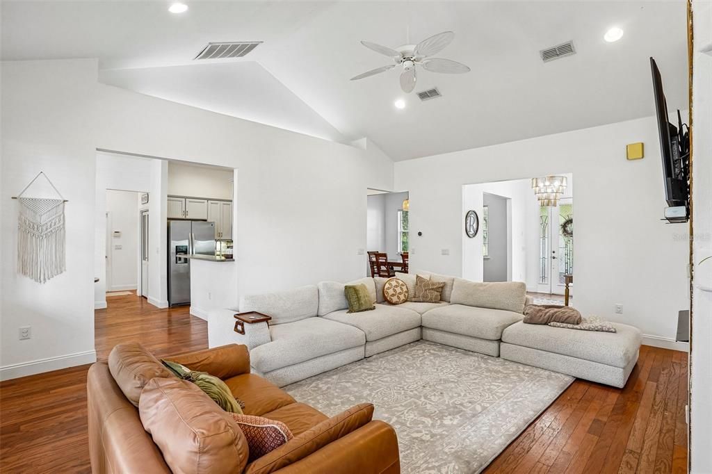 For Sale: $525,000 (4 beds, 3 baths, 2849 Square Feet)