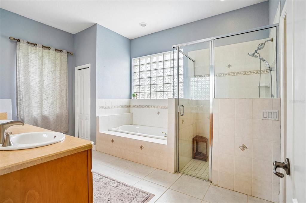 For Sale: $525,000 (4 beds, 3 baths, 2849 Square Feet)