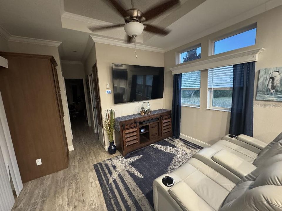 For Sale: $235,000 (1 beds, 1 baths, 495 Square Feet)