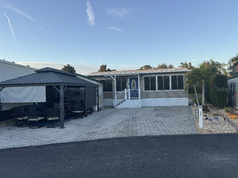 For Sale: $235,000 (1 beds, 1 baths, 495 Square Feet)