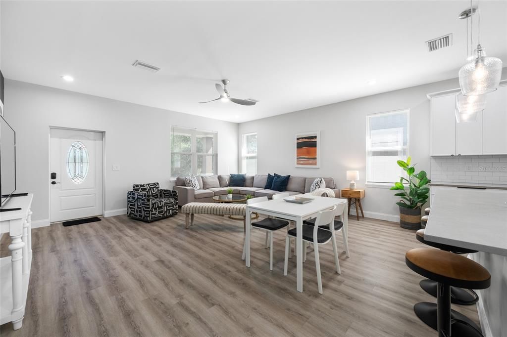 En Venta: $549,900 (3 camas, 2 baños, 1550 Pies cuadrados)
