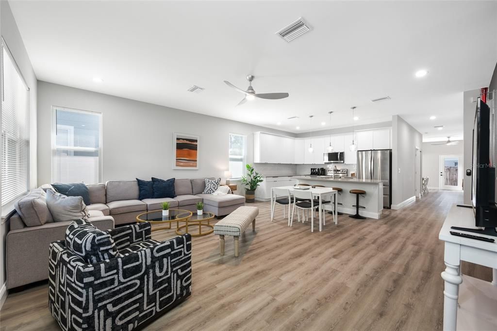 En Venta: $549,900 (3 camas, 2 baños, 1550 Pies cuadrados)
