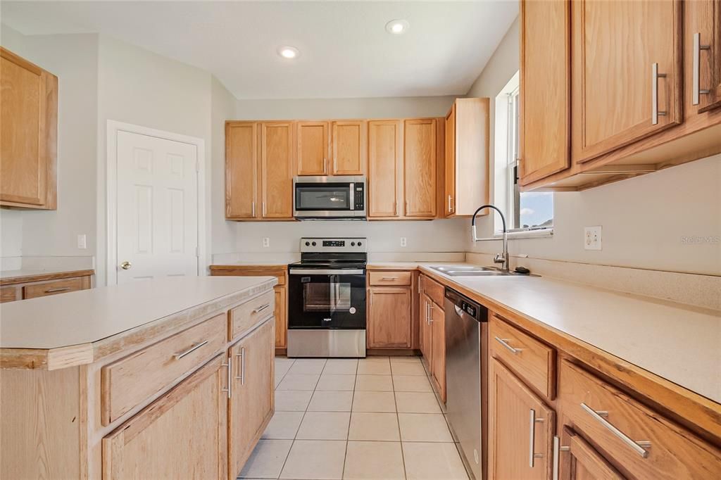 For Sale: $445,900 (5 beds, 3 baths, 3387 Square Feet)