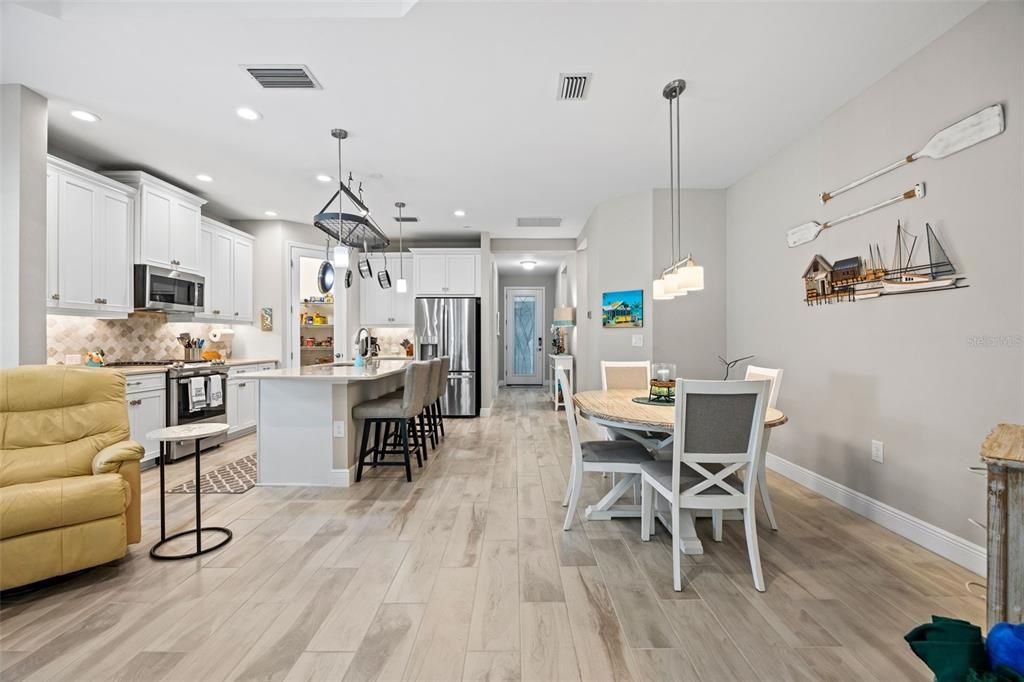 For Sale: $374,900 (2 beds, 2 baths, 1632 Square Feet)