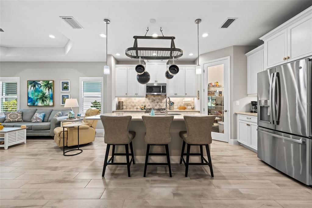 For Sale: $374,900 (2 beds, 2 baths, 1632 Square Feet)