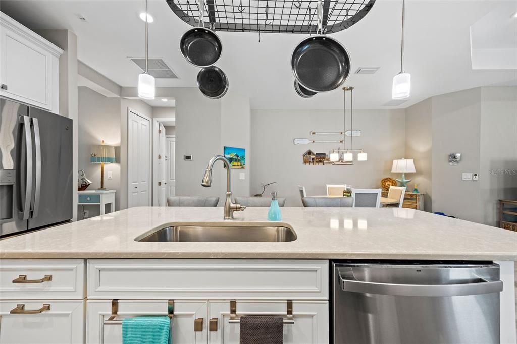 For Sale: $374,900 (2 beds, 2 baths, 1632 Square Feet)