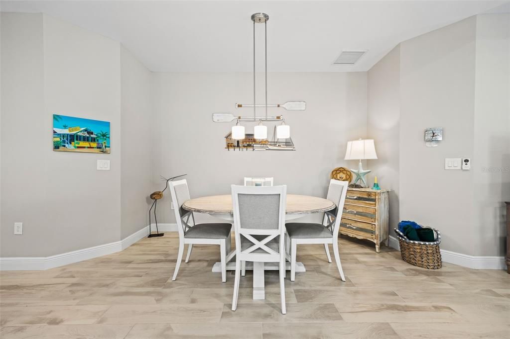 For Sale: $374,900 (2 beds, 2 baths, 1632 Square Feet)