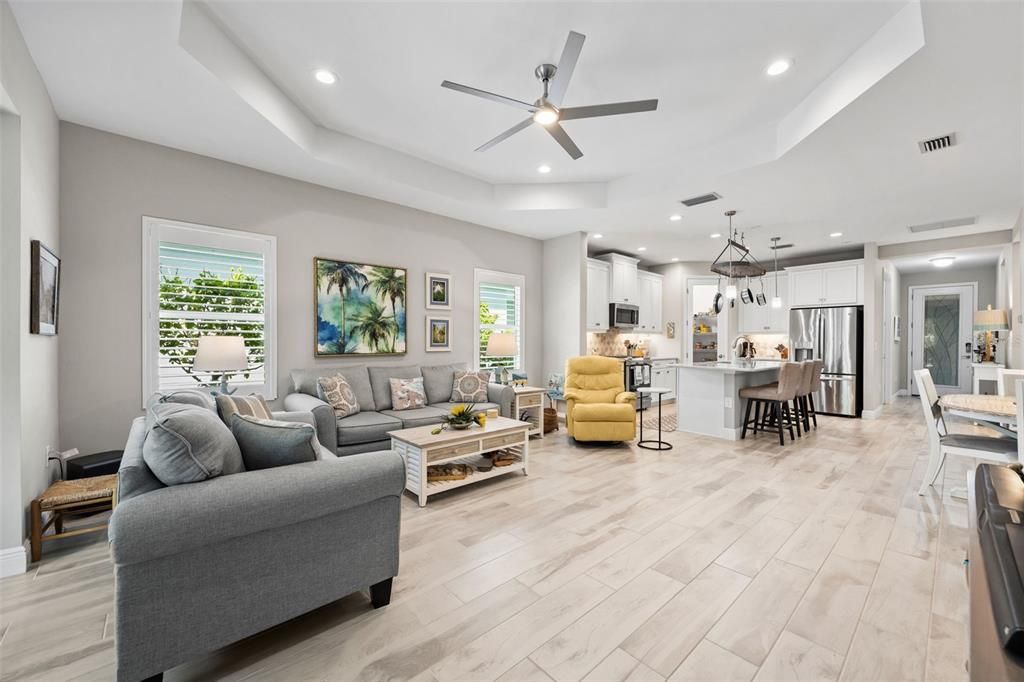 For Sale: $374,900 (2 beds, 2 baths, 1632 Square Feet)