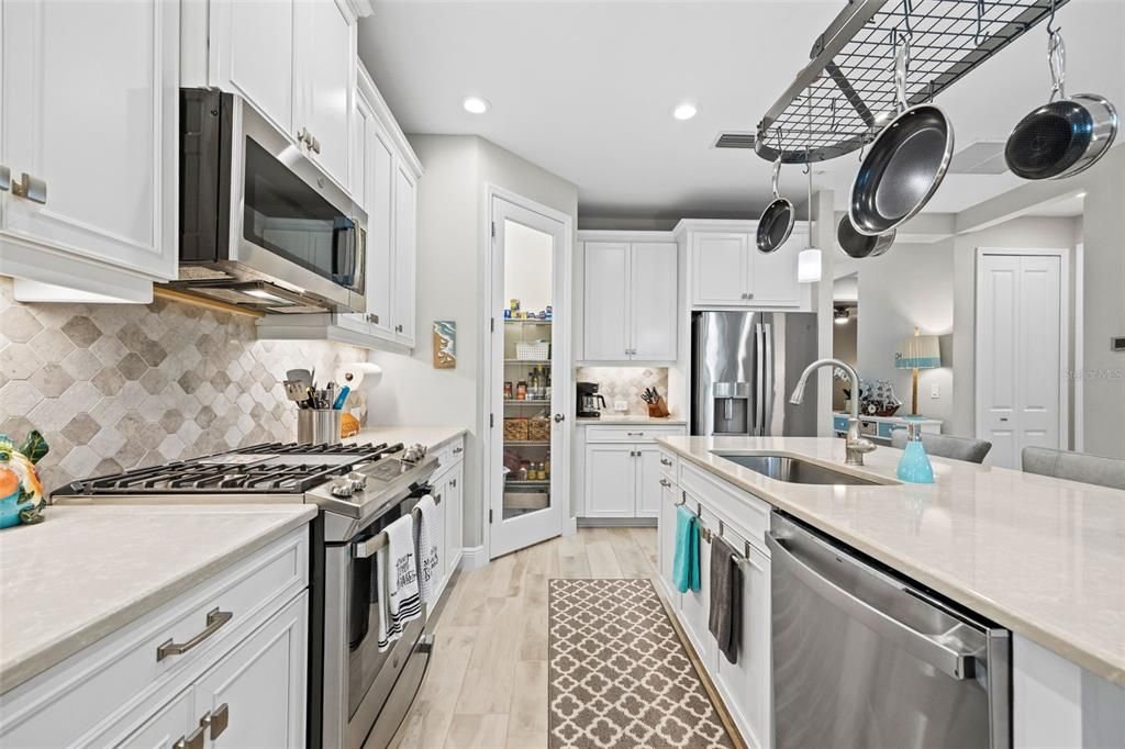 For Sale: $374,900 (2 beds, 2 baths, 1632 Square Feet)