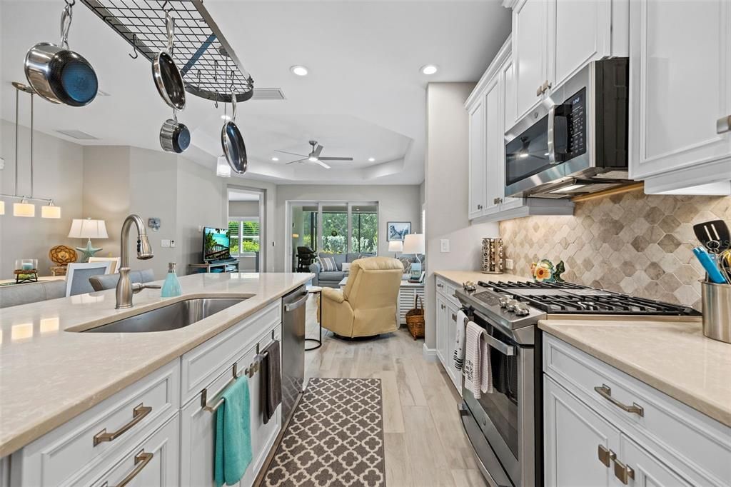 For Sale: $374,900 (2 beds, 2 baths, 1632 Square Feet)