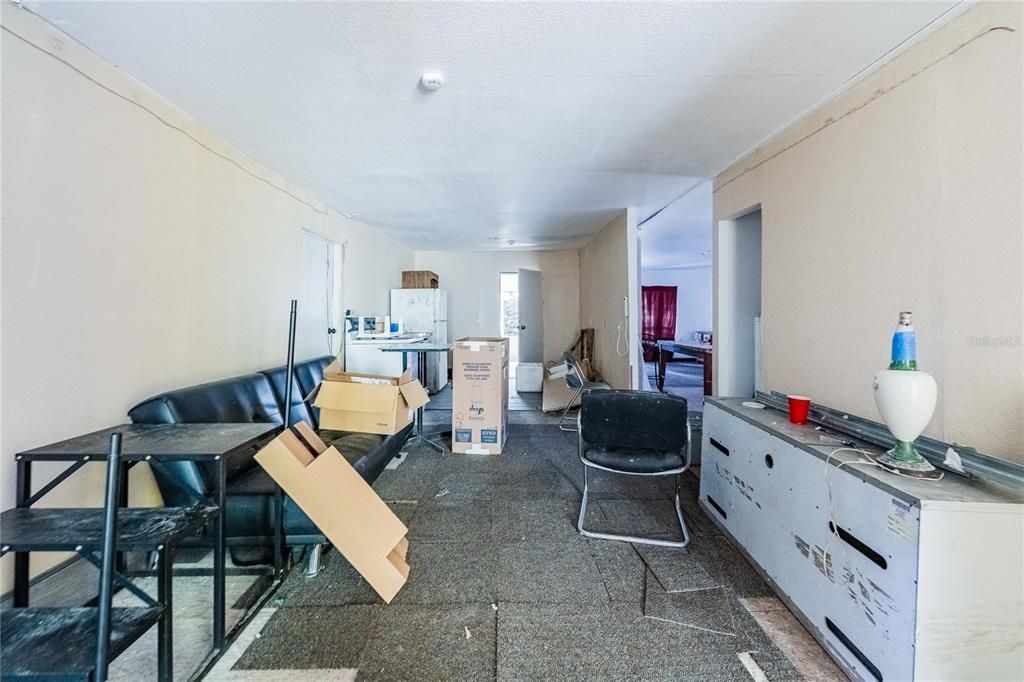 На продажу: $99,000 (2 спален, 1 ванн, 1440 Квадратных фут)