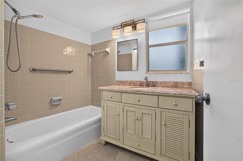 В аренду: $1,500 (1 спален, 1 ванн, 834 Квадратных фут)