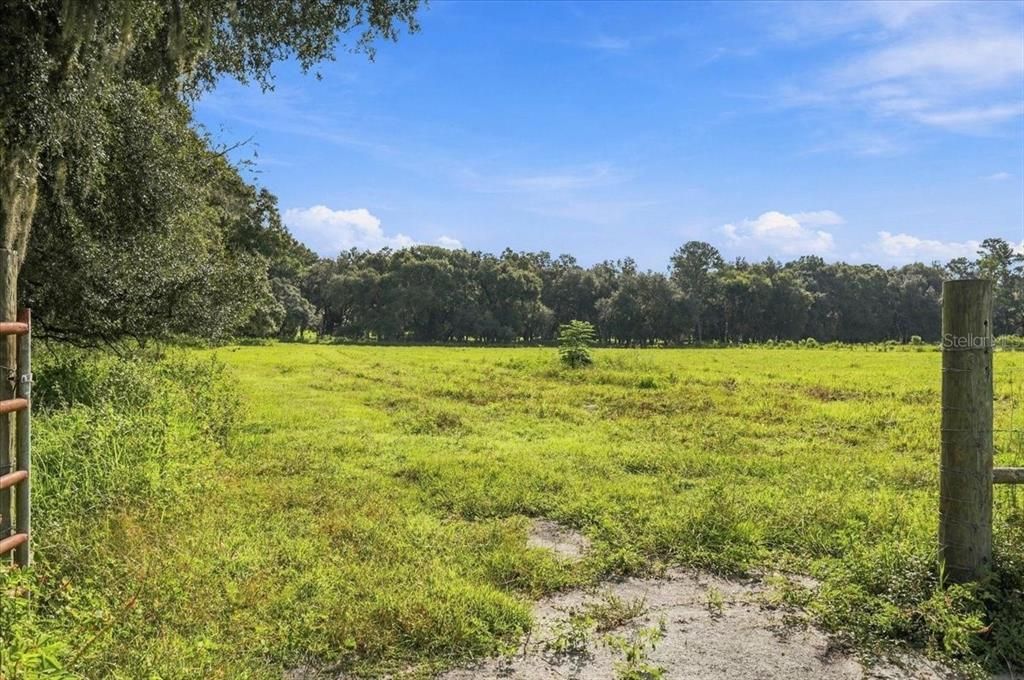 待售: $259,900 (4.96 acres)